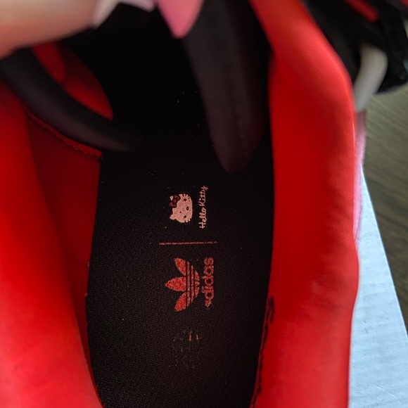 Adidas Hello Kitty Women’s Forum Low - Picture 3 of 8